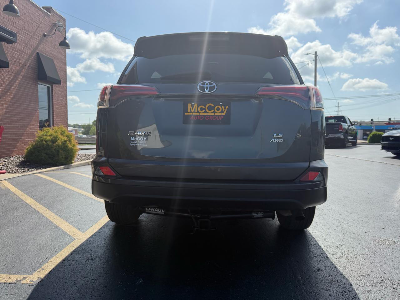 Toyota RAV4 LE AWD (Natl) 2018