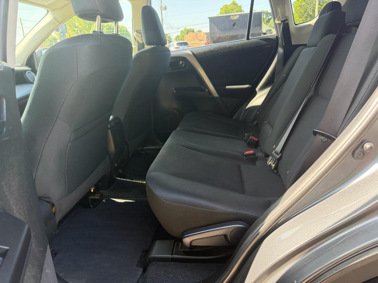 Toyota RAV4 LE AWD (Natl) 2018