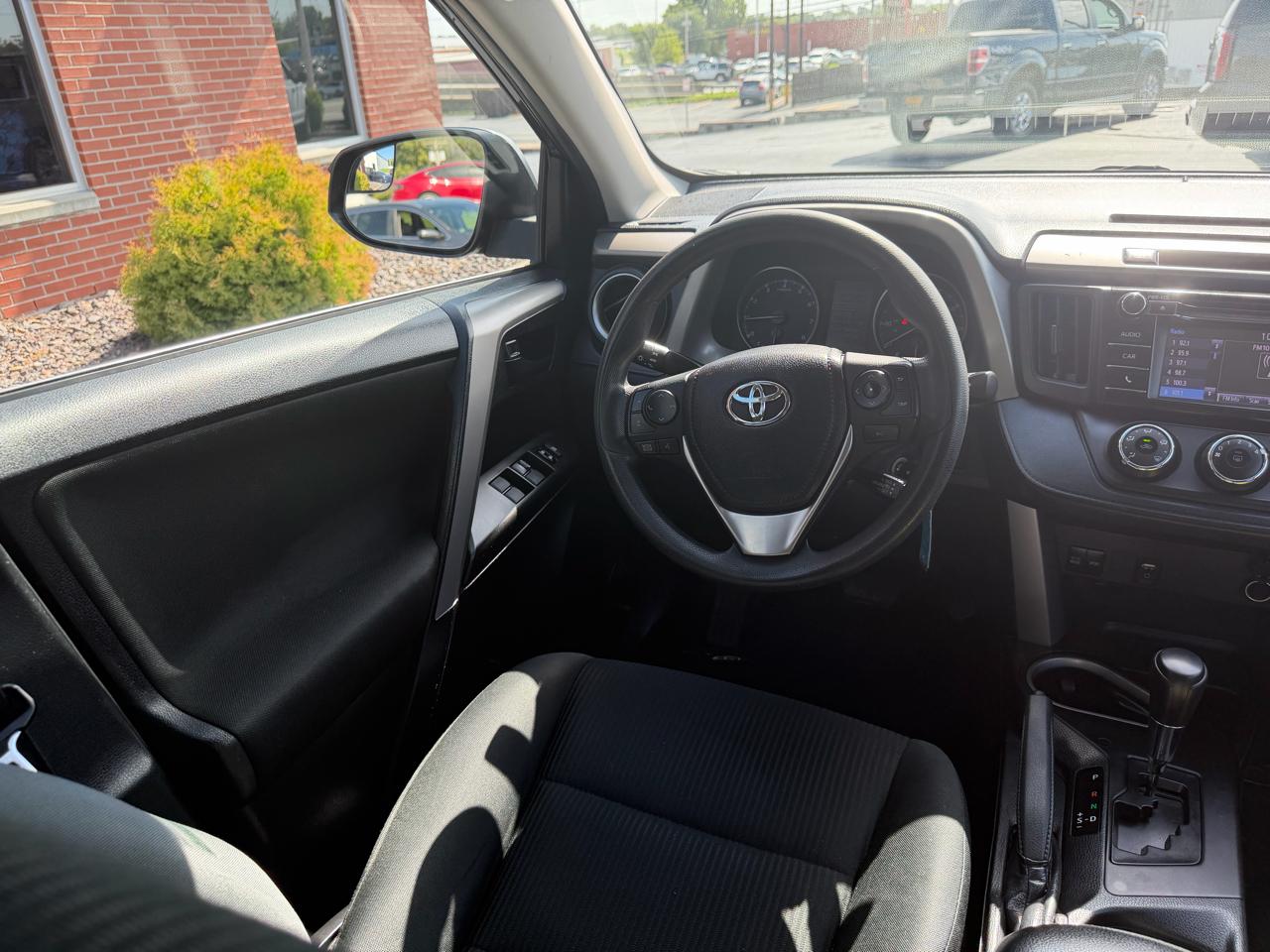 Toyota RAV4 LE AWD (Natl) 2018