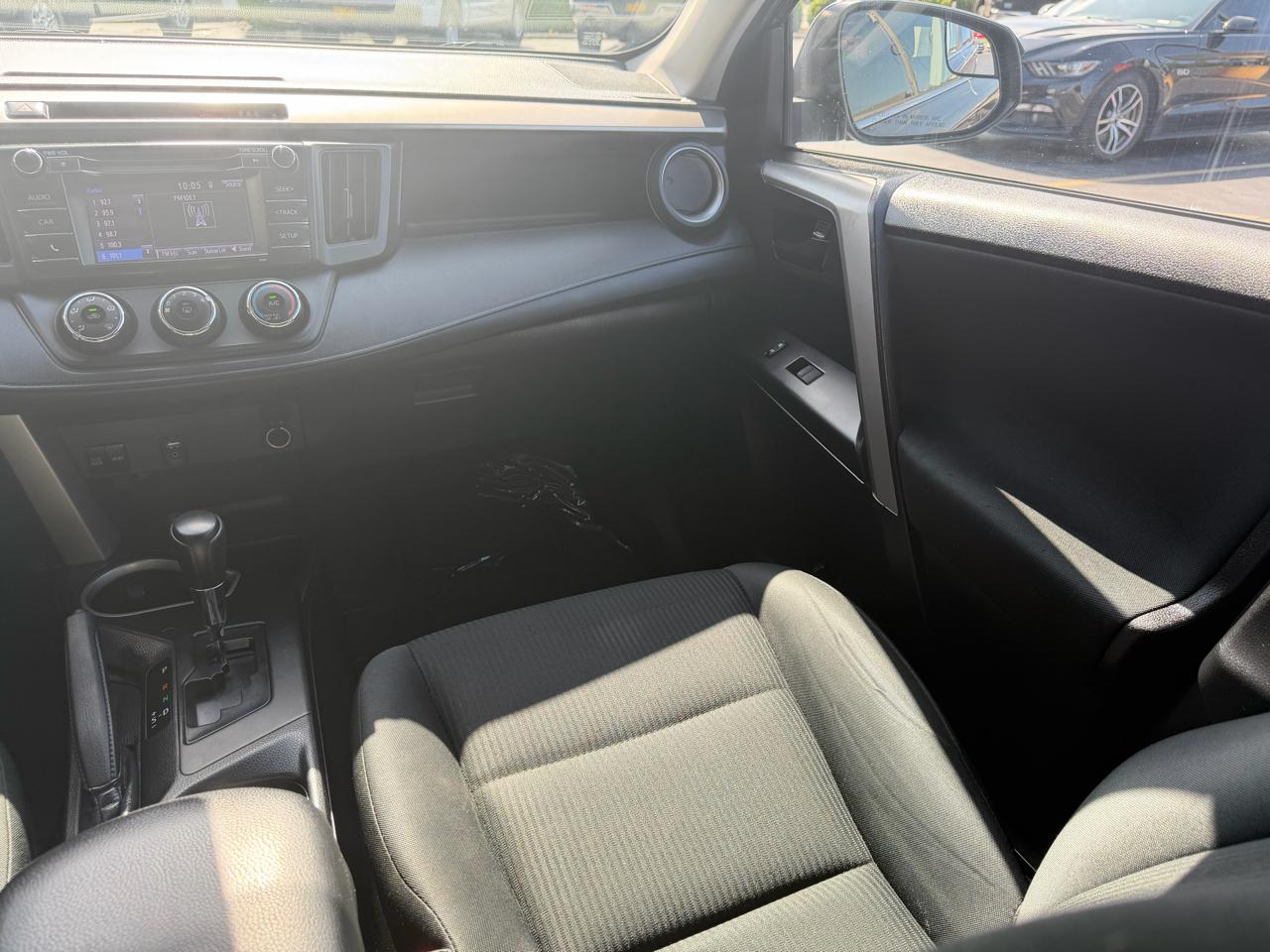 Toyota RAV4 LE AWD (Natl) 2018