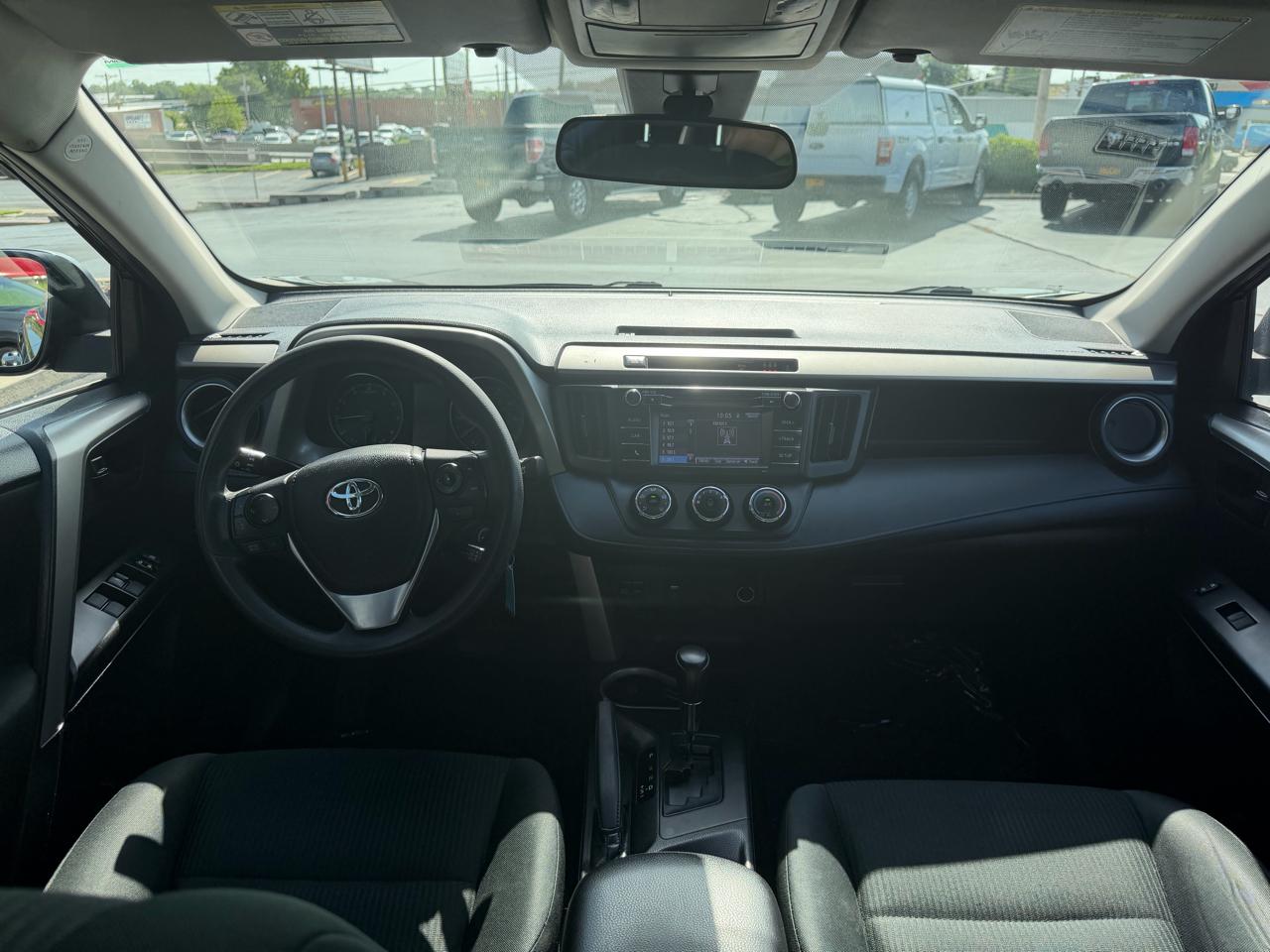 Toyota RAV4 LE AWD (Natl) 2018