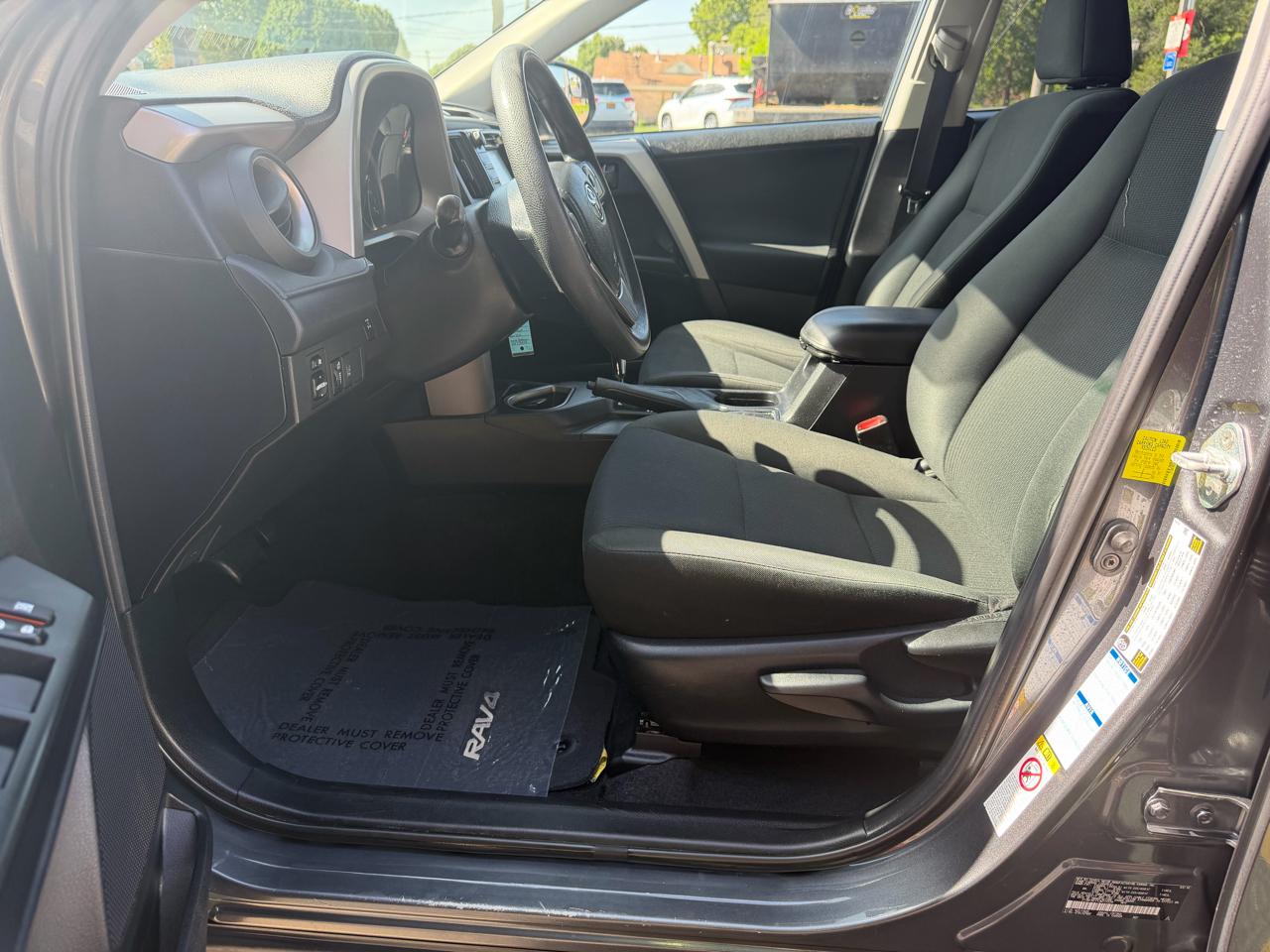 Toyota RAV4 LE AWD (Natl) 2018