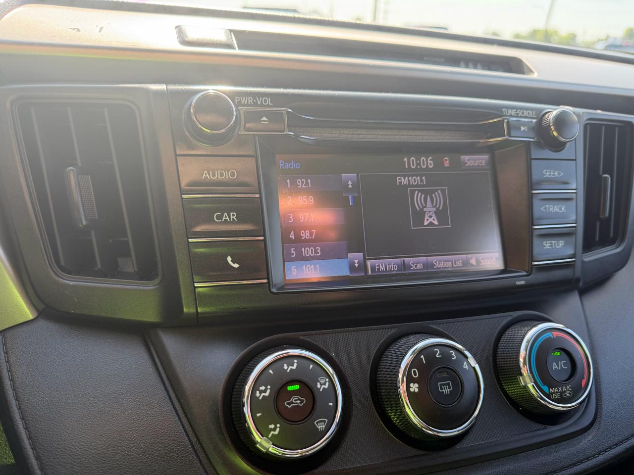 Toyota RAV4 LE AWD (Natl) 2018