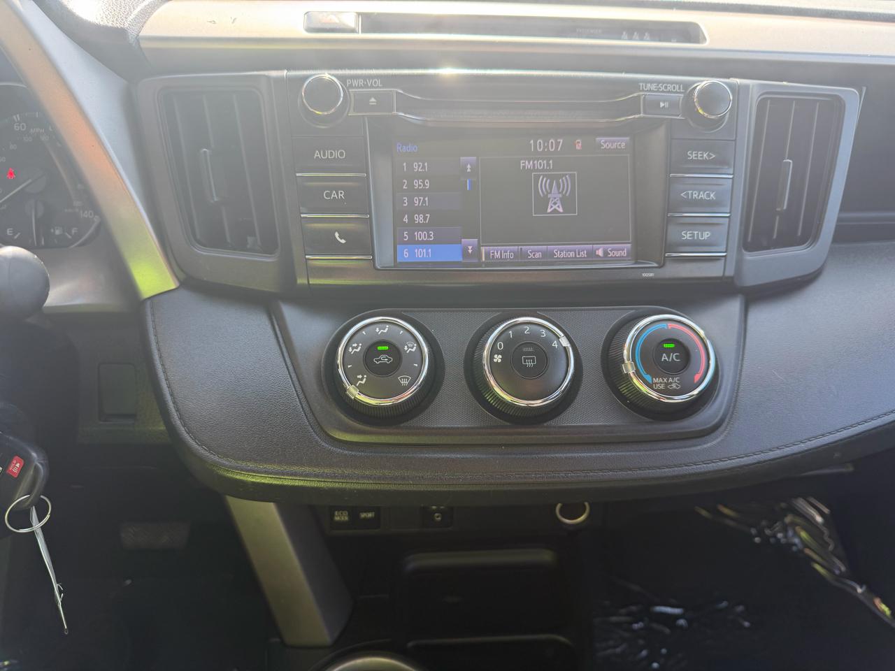 Toyota RAV4 LE AWD (Natl) 2018