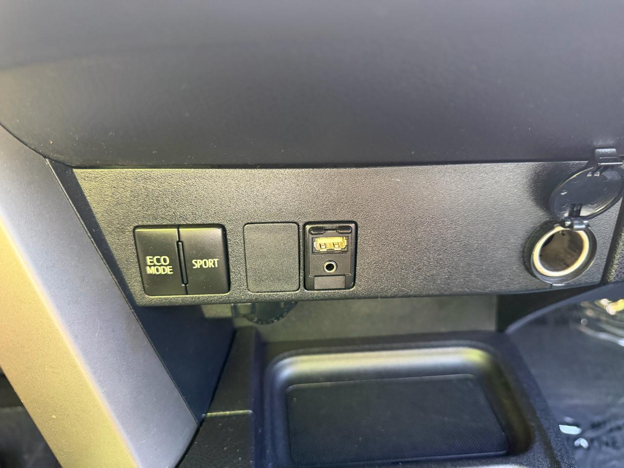 Toyota RAV4 LE AWD (Natl) 2018