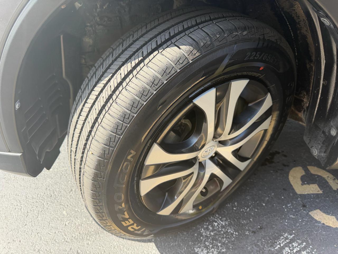 Toyota RAV4 LE AWD (Natl) 2018