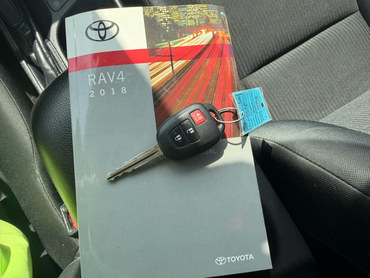 Toyota RAV4 LE AWD (Natl) 2018