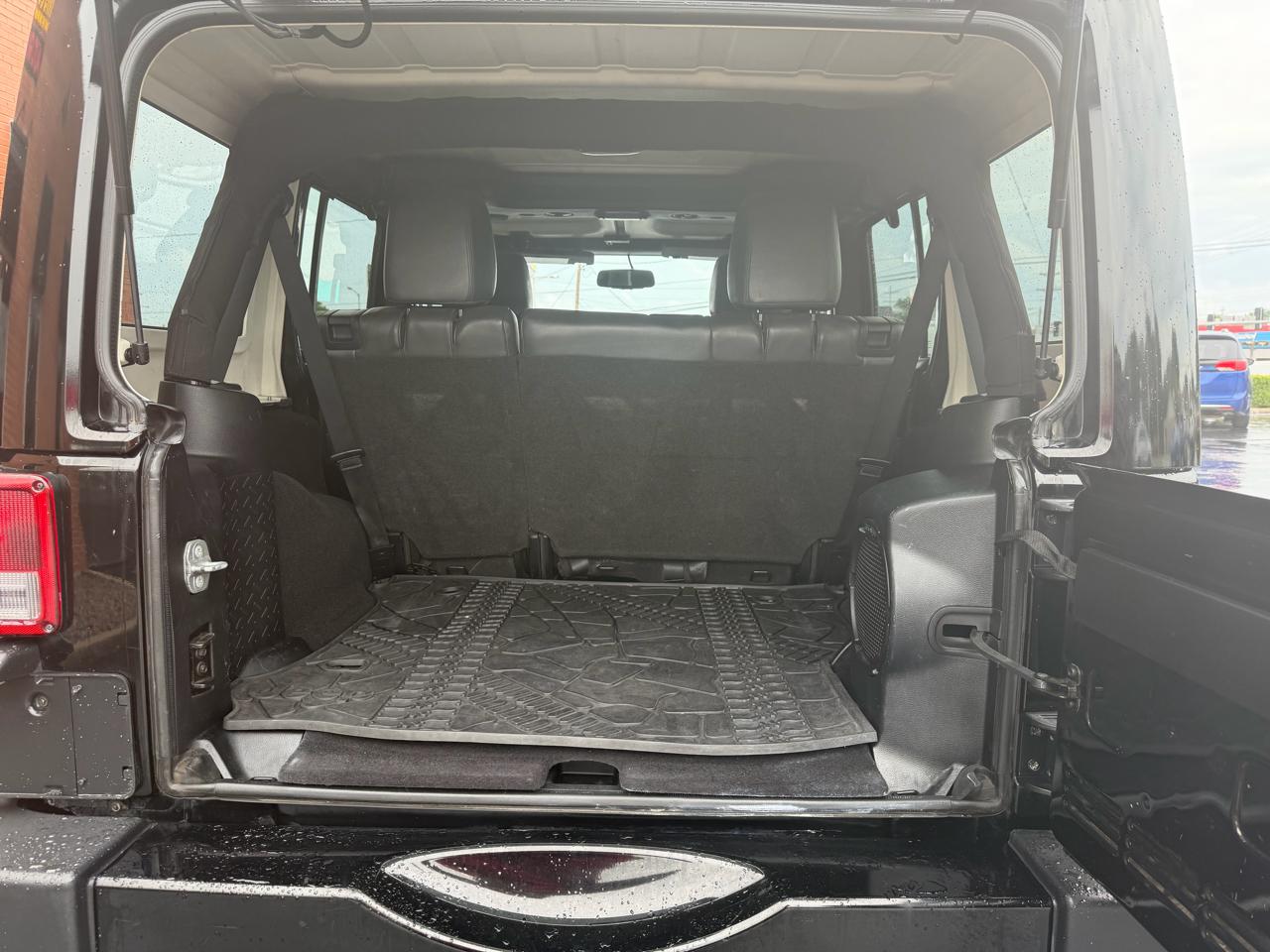 Jeep Wrangler Unlimited 4WD 4dr Sahara 2014