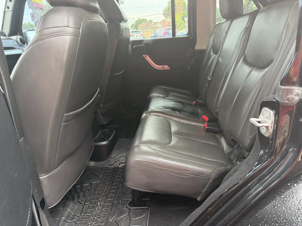 Jeep Wrangler Unlimited 4WD 4dr Sahara 2014
