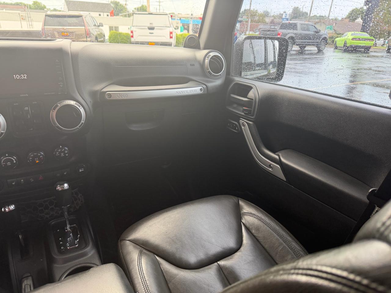 Jeep Wrangler Unlimited 4WD 4dr Sahara 2014