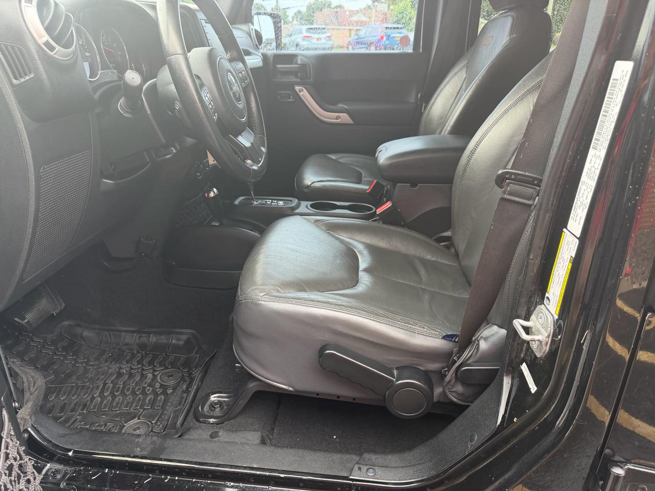 Jeep Wrangler Unlimited 4WD 4dr Sahara 2014