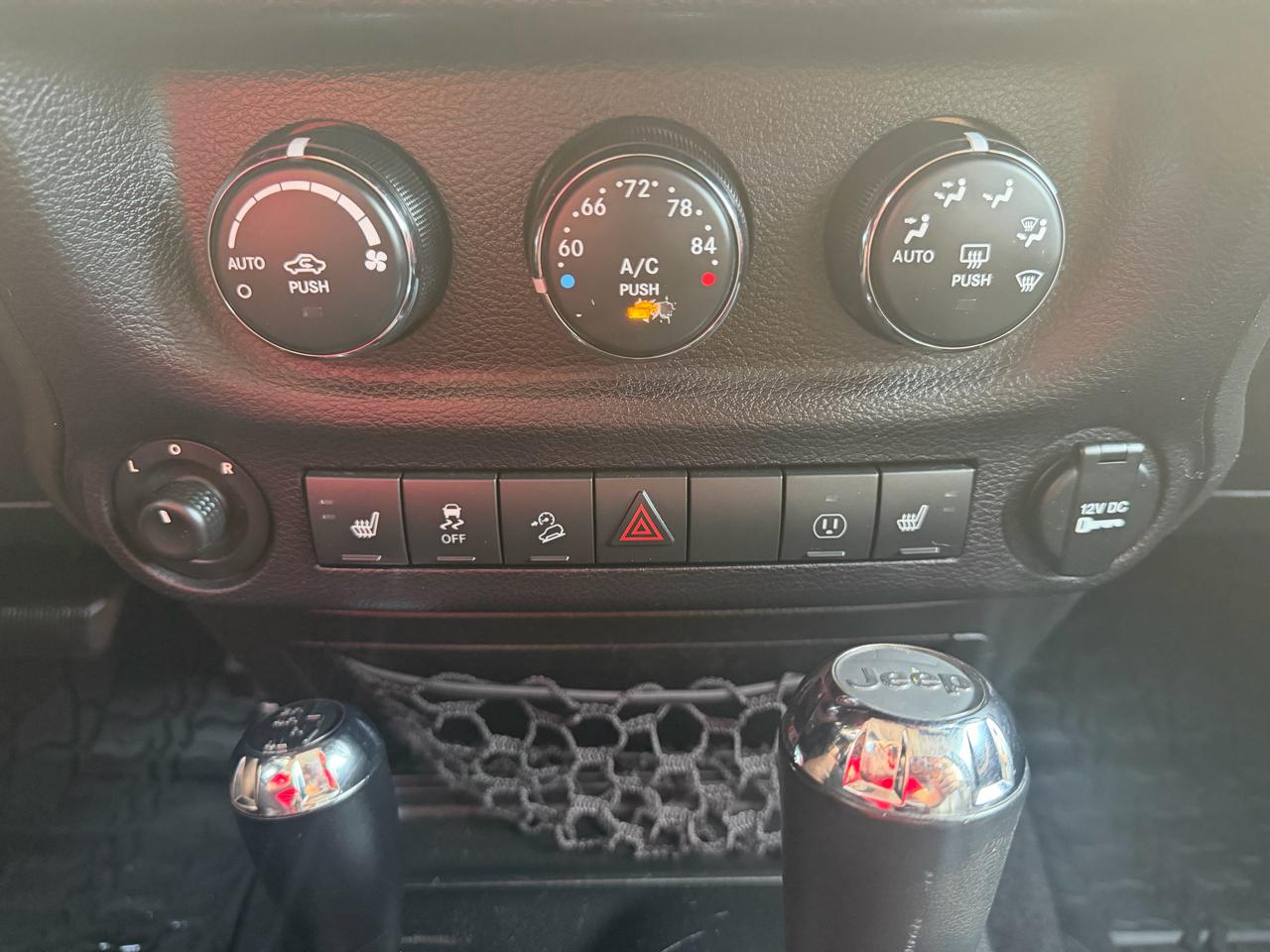 Jeep Wrangler Unlimited 4WD 4dr Sahara 2014