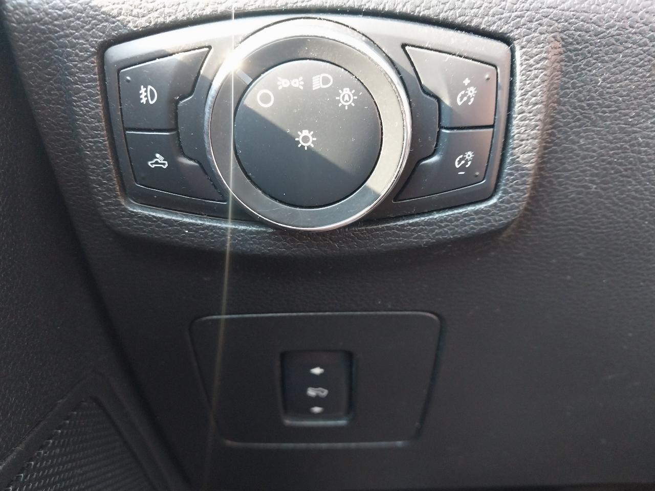 Ford F-150 4WD SuperCrew 145" XLT 2015