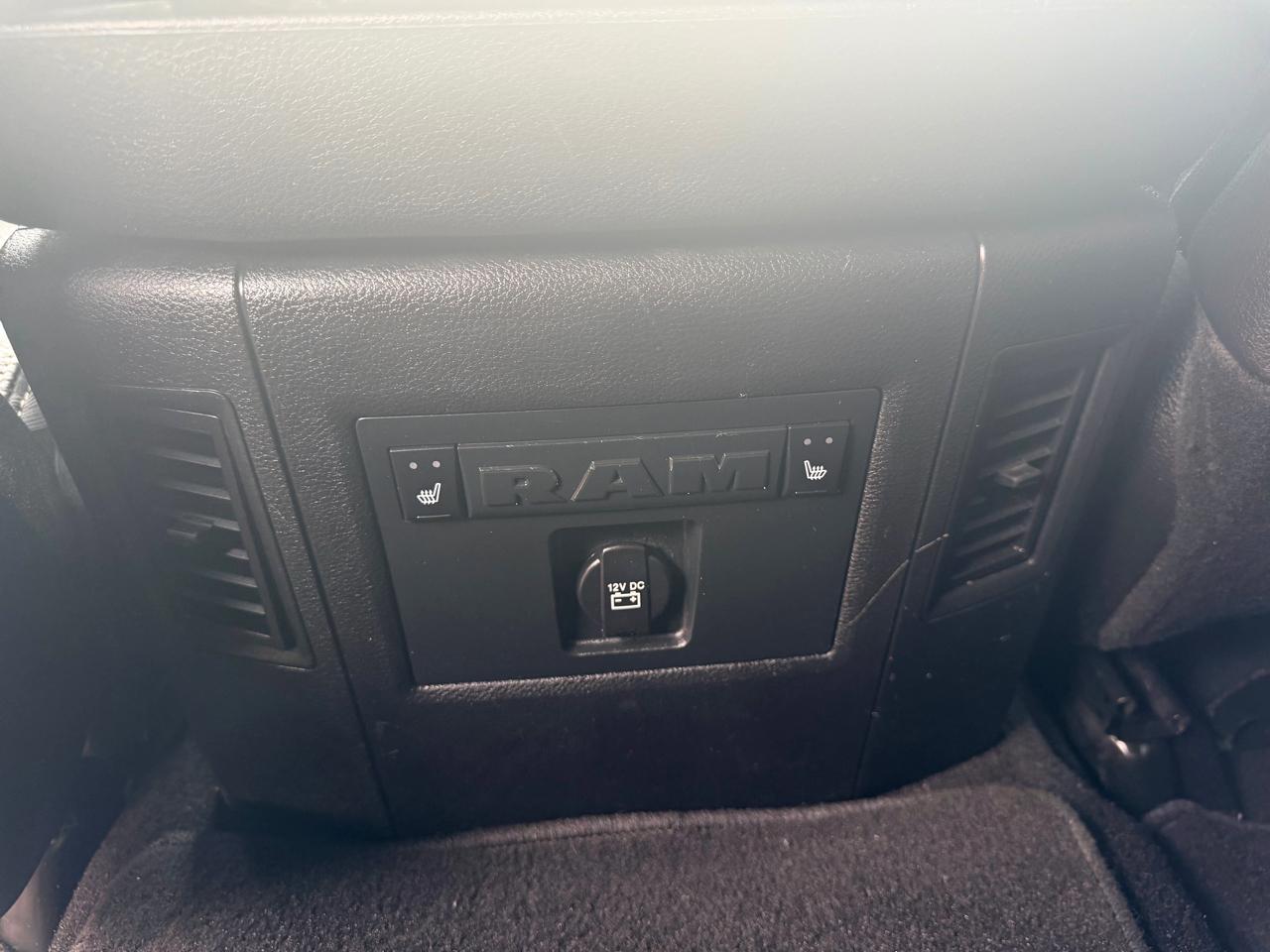 RAM 2500 Laramie 4x4 Mega Cab 6'4" Box 2017