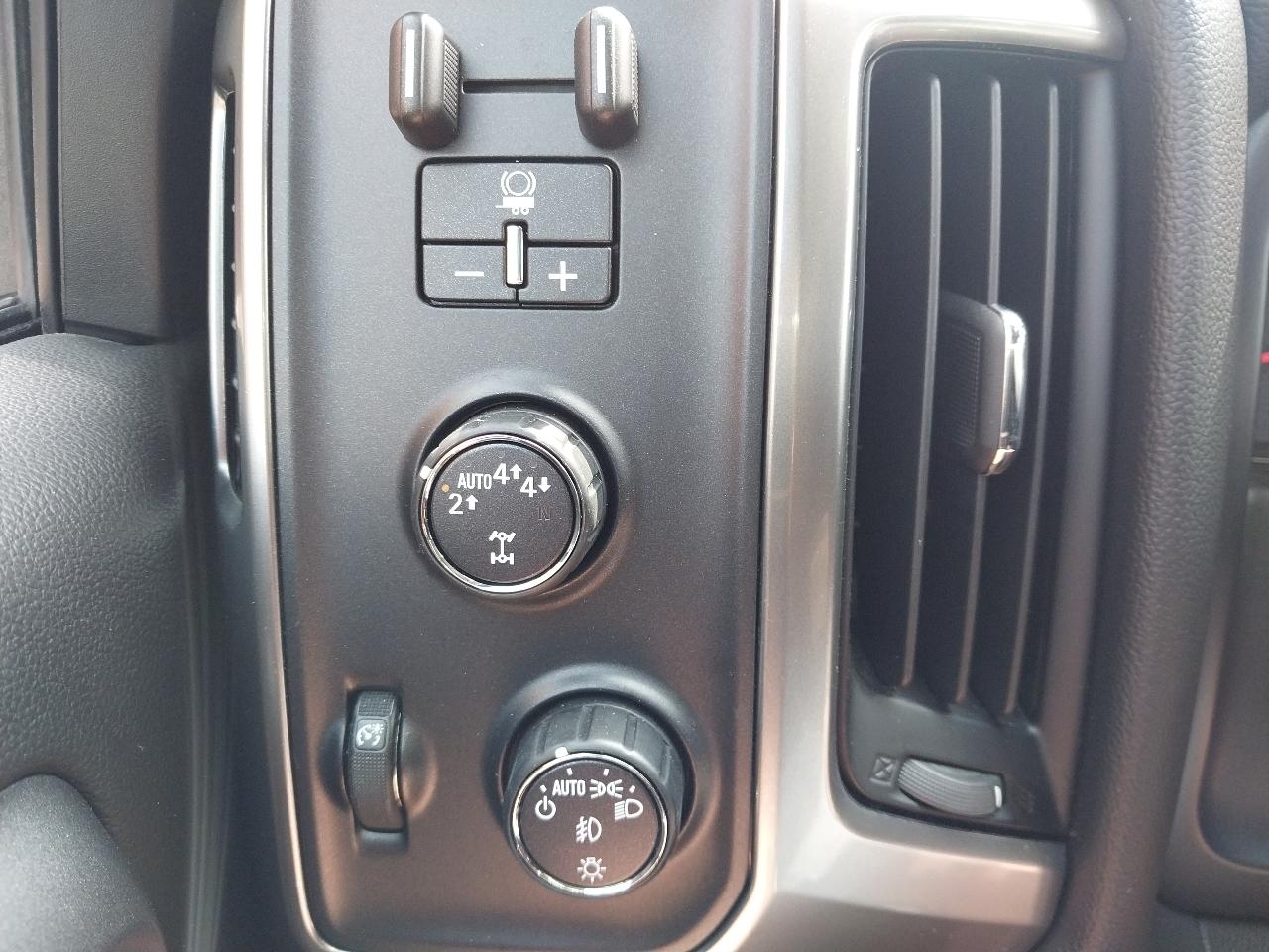 Chevrolet Silverado 1500 4WD Crew Cab 143.5" LT w/2LT 2017