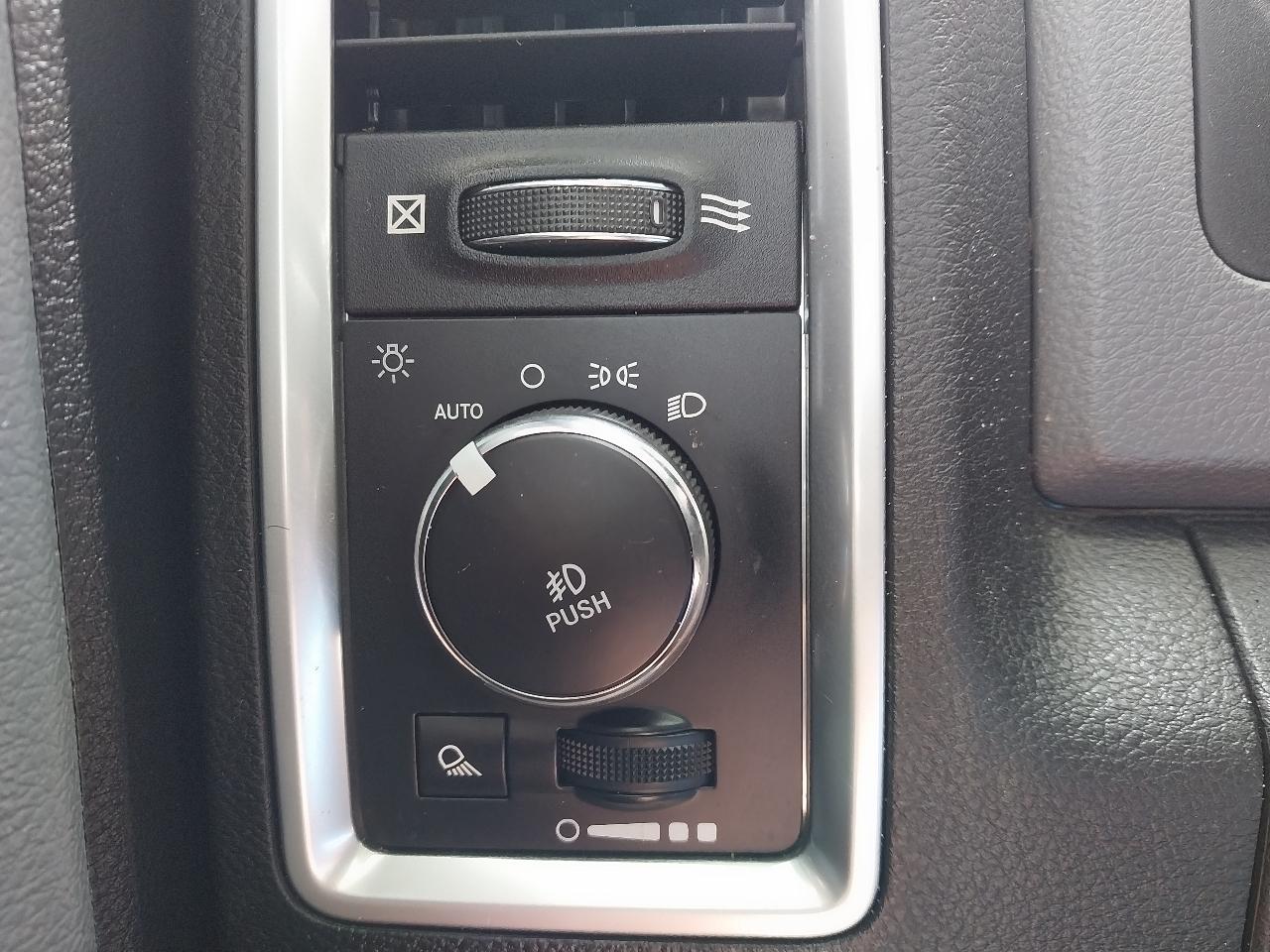RAM 1500 Classic Big Horn 4x4 Crew Cab 5'7" Box 2019