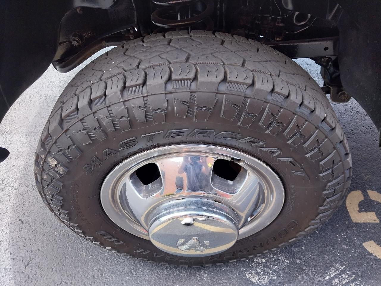 Dodge Ram 3500 2dr Reg Cab 140.5" WB DRW 4WD SLT 2004