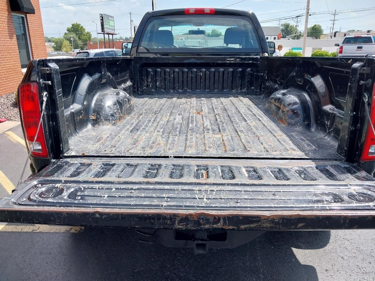 Dodge Ram 3500 2dr Reg Cab 140.5" WB DRW 4WD SLT 2004