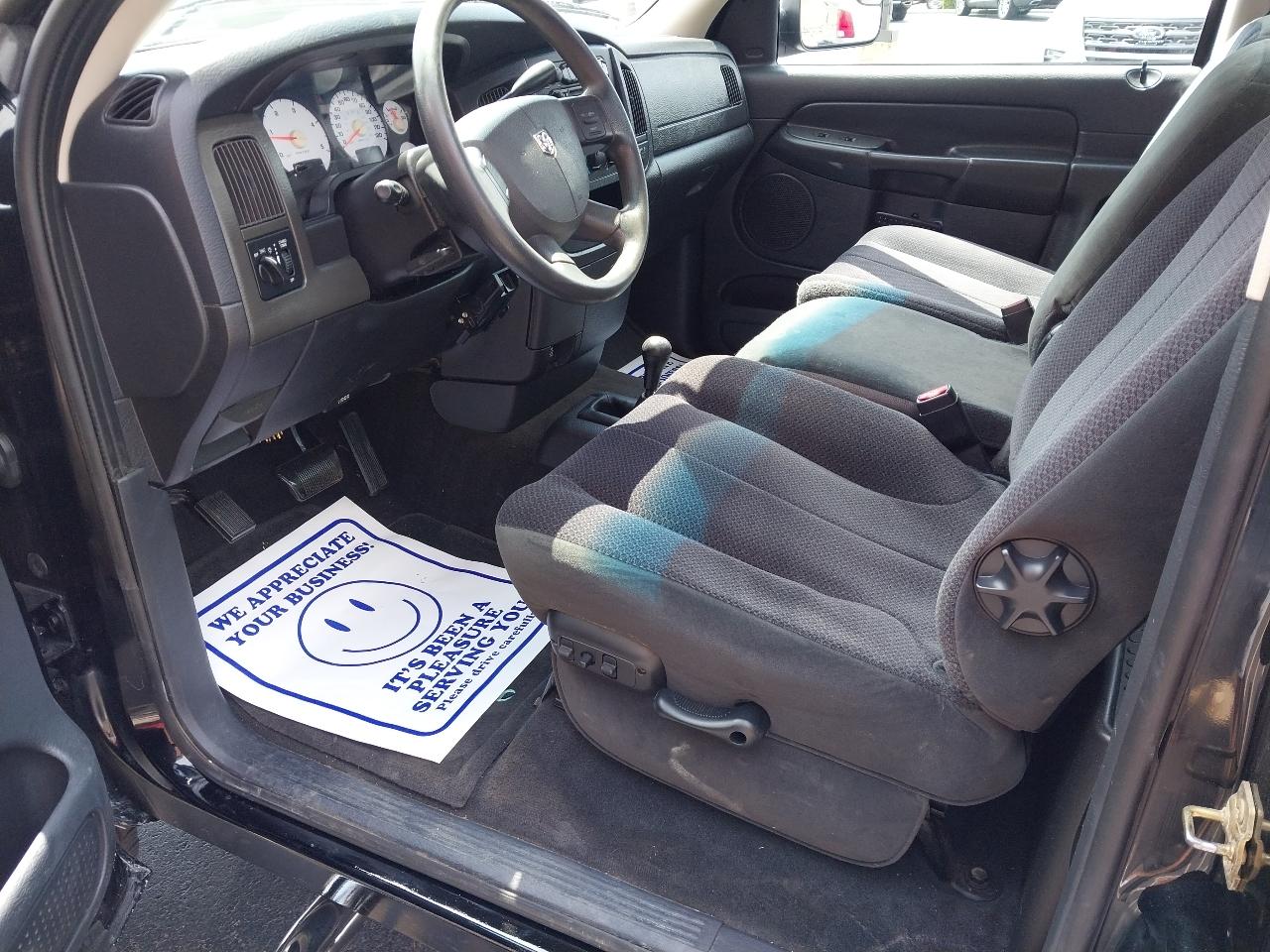 Dodge Ram 3500 2dr Reg Cab 140.5" WB DRW 4WD SLT 2004