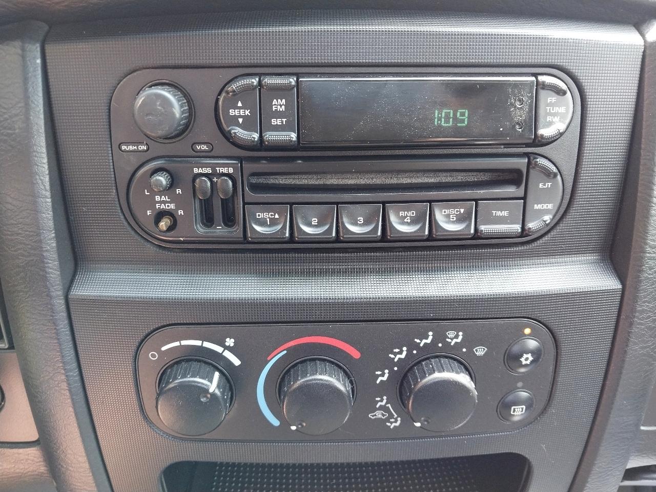Dodge Ram 3500 2dr Reg Cab 140.5" WB DRW 4WD SLT 2004