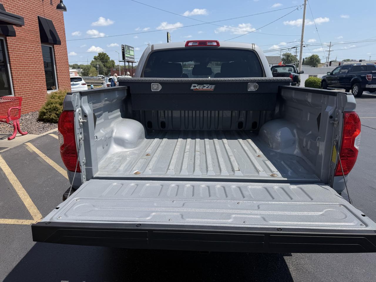 Toyota Tundra 4WD SR5 CrewMax 5.5' Bed 5.7L FFV (Natl) 2019