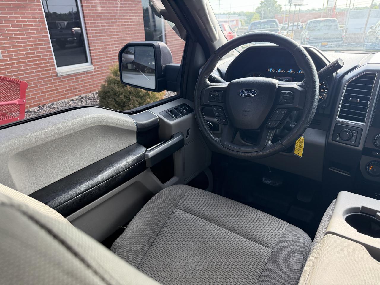 Ford F-150 4WD SuperCrew 145" XLT 2015