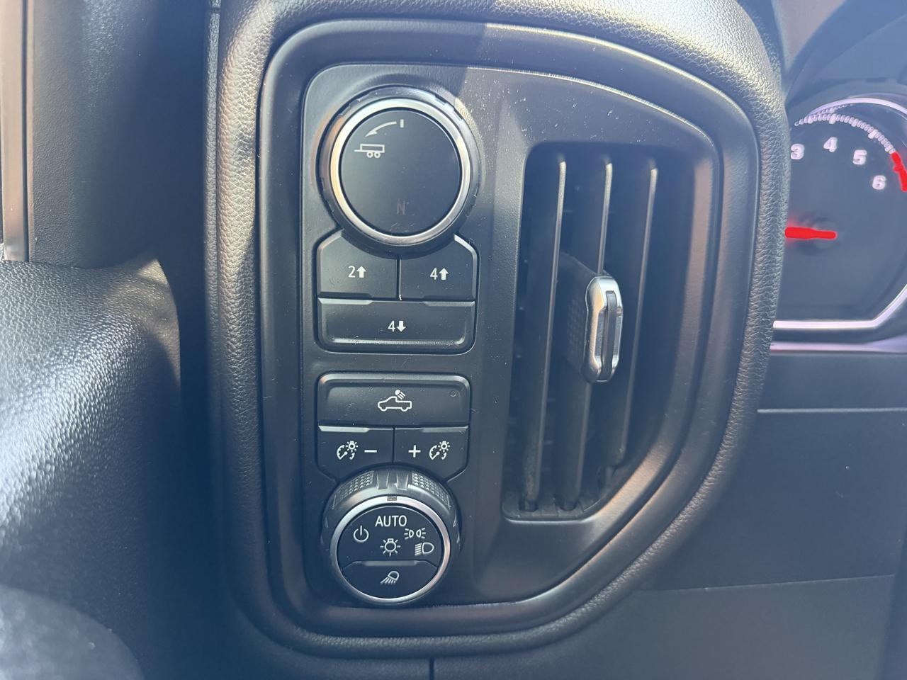 Chevrolet Silverado 2500HD 4WD Crew Cab 159" Custom 2021