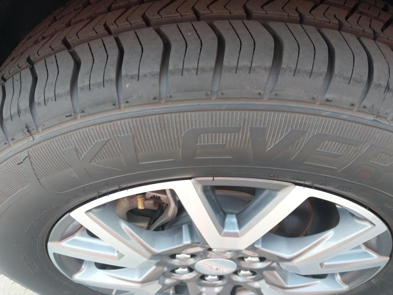 GMC Acadia FWD 4dr SLT 2023