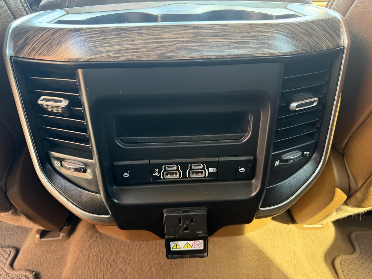 RAM 1500 Laramie 4x4 Crew Cab 5'7" Box 2019