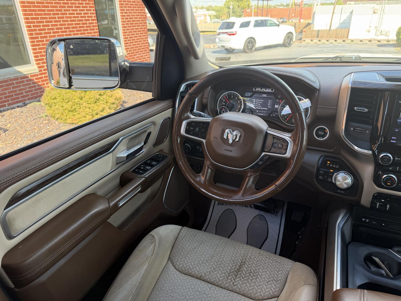 RAM 1500 Laramie 4x4 Crew Cab 5'7" Box 2019