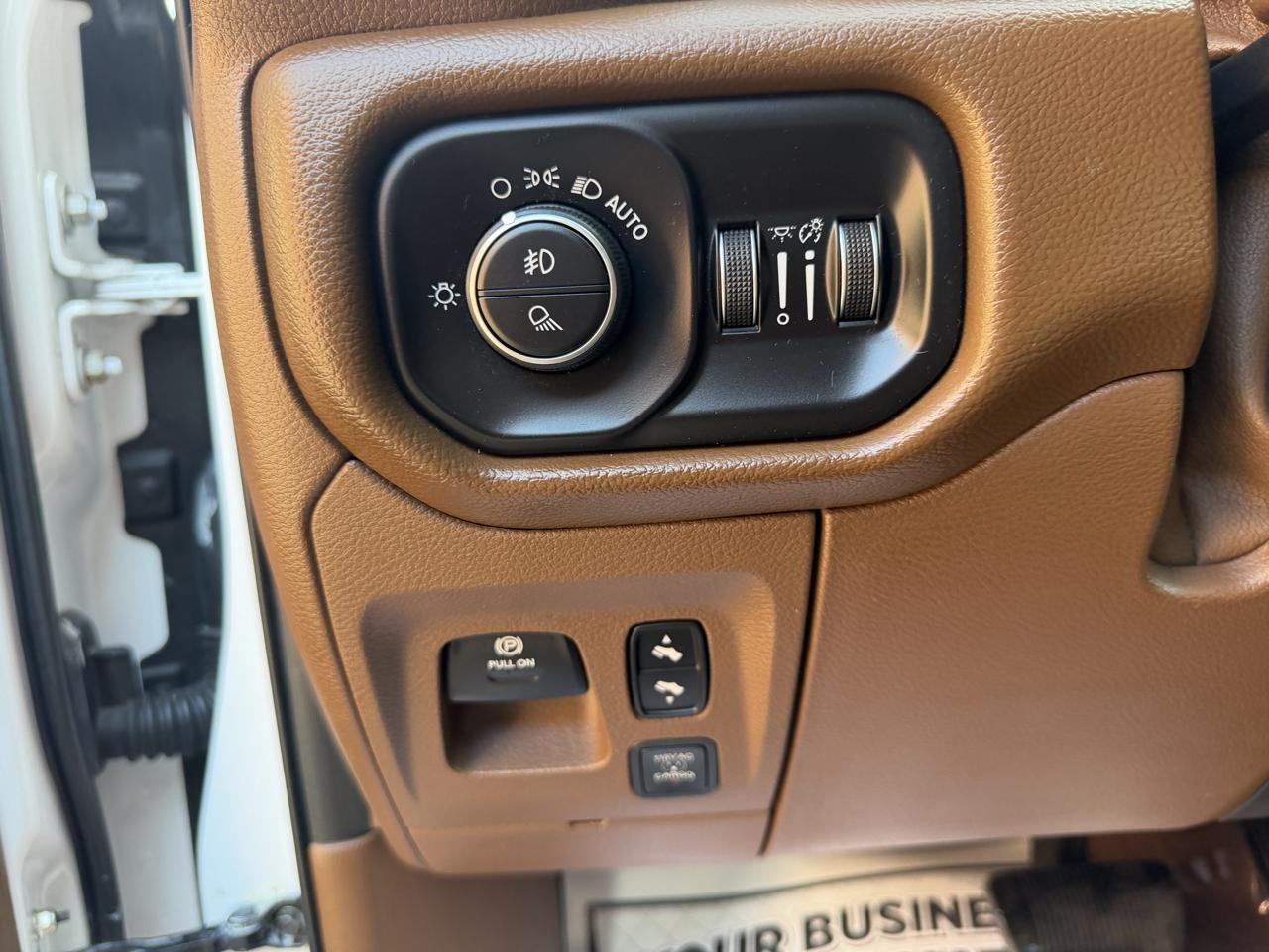 RAM 1500 Laramie 4x4 Crew Cab 5'7" Box 2019