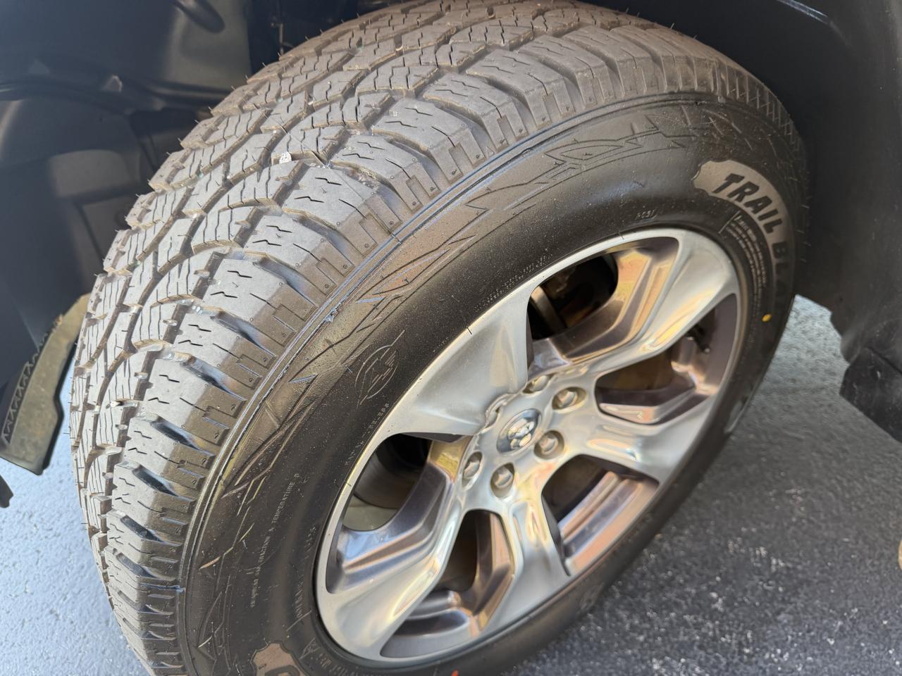 RAM 1500 Laramie 4x4 Crew Cab 5'7" Box 2019