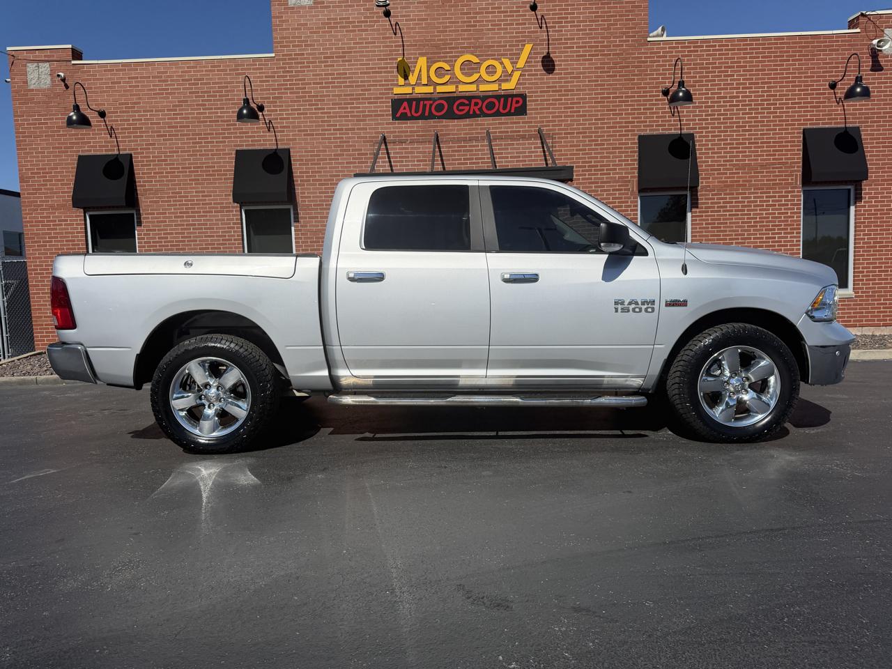 RAM 1500 Big Horn 4x4 Crew Cab 5'7" Box 2017