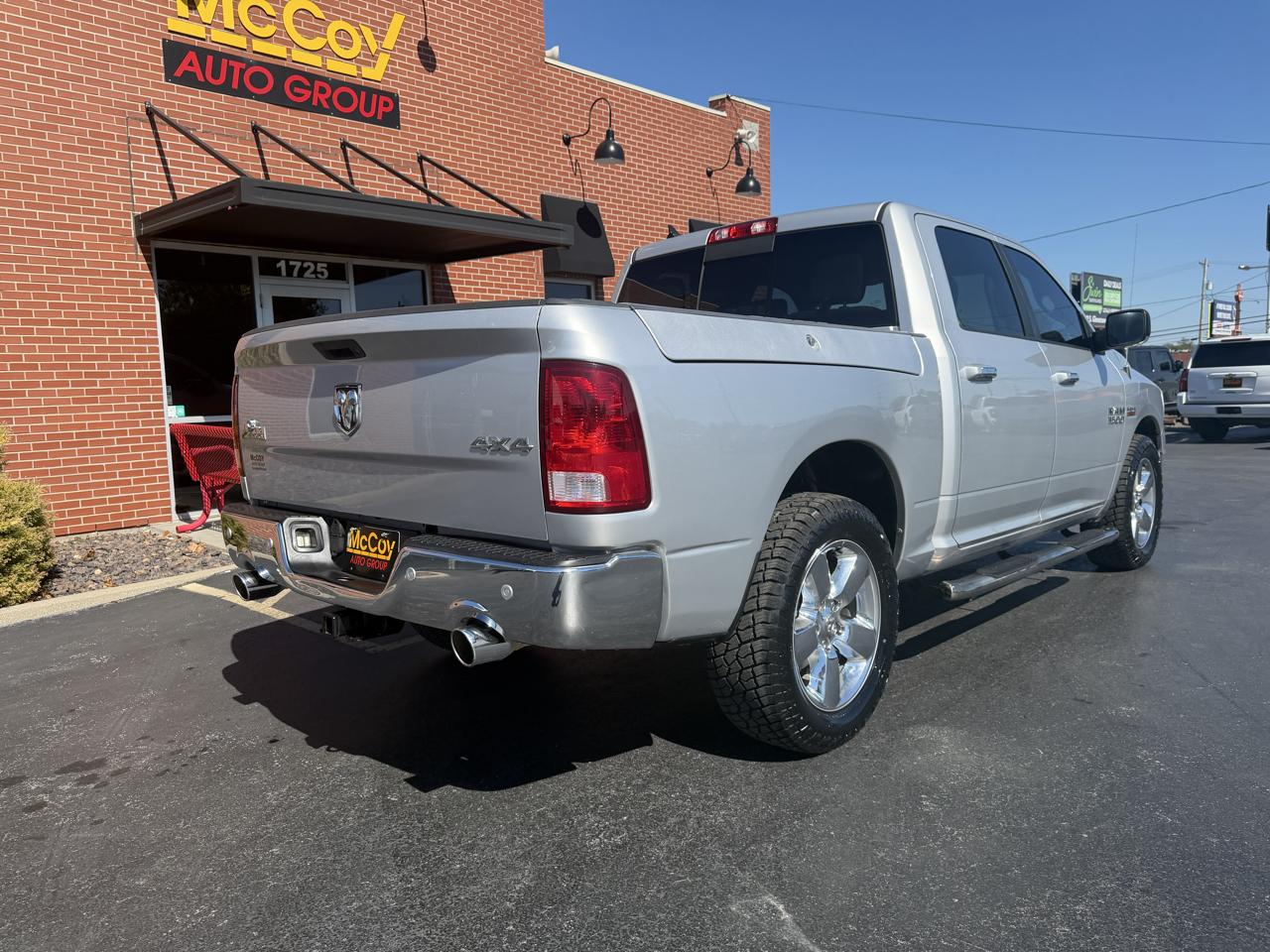 RAM 1500 Big Horn 4x4 Crew Cab 5'7" Box 2017