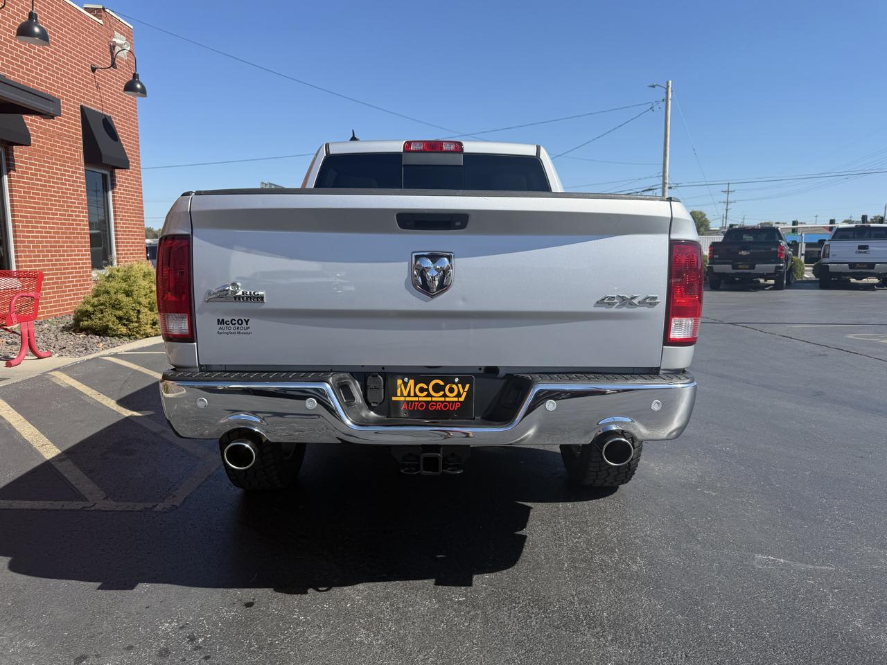 RAM 1500 Big Horn 4x4 Crew Cab 5'7" Box 2017