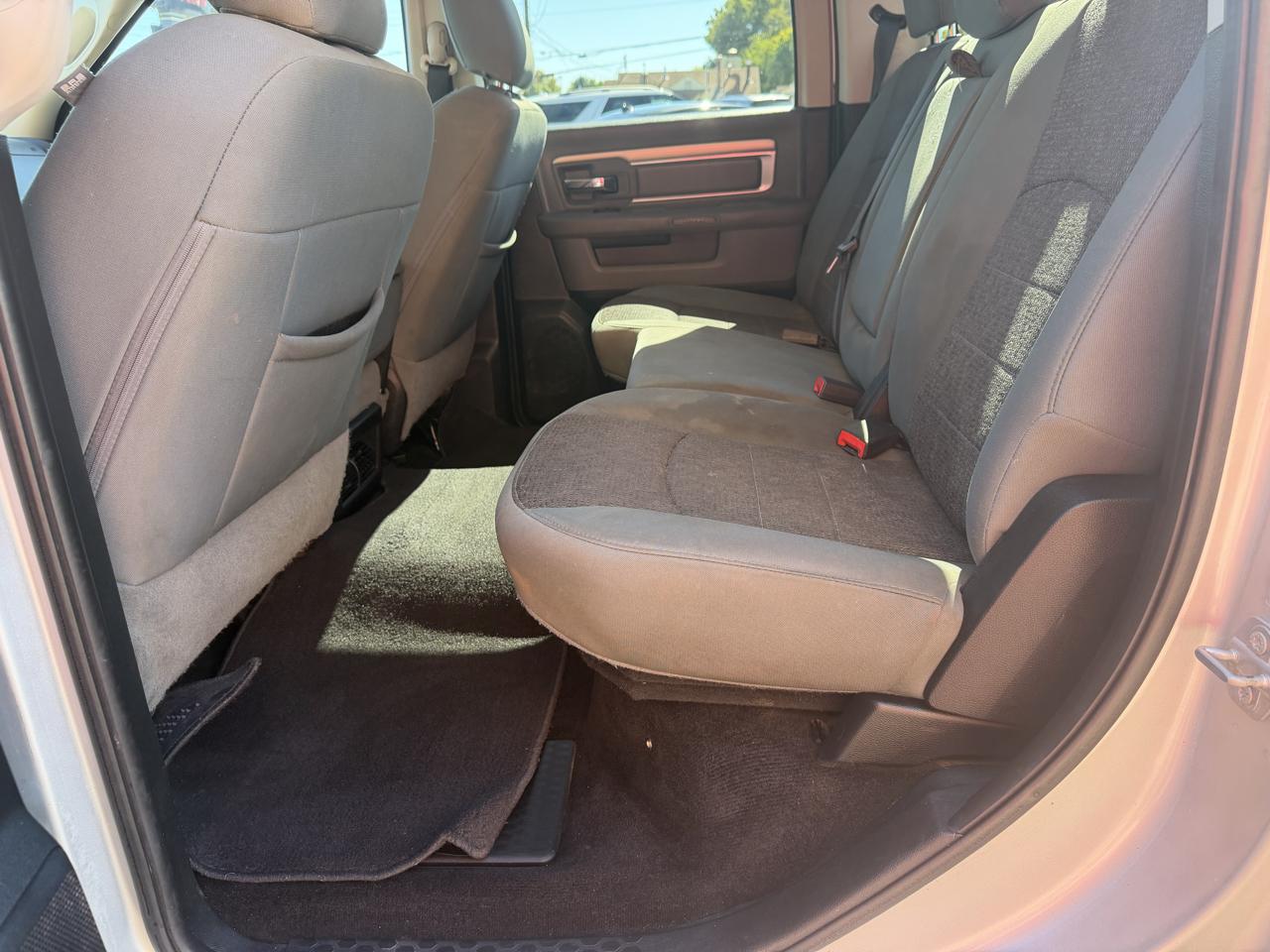 RAM 1500 Big Horn 4x4 Crew Cab 5'7" Box 2017