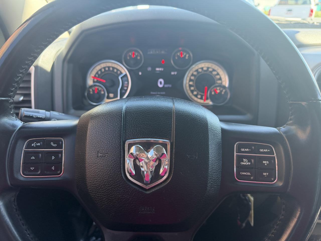 RAM 1500 Big Horn 4x4 Crew Cab 5'7" Box 2017