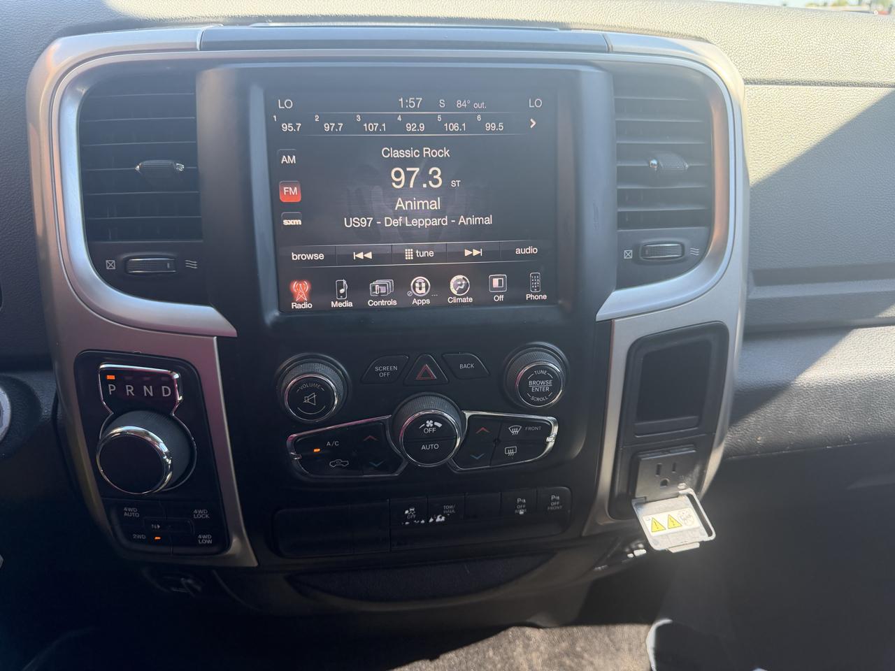 RAM 1500 Big Horn 4x4 Crew Cab 5'7" Box 2017