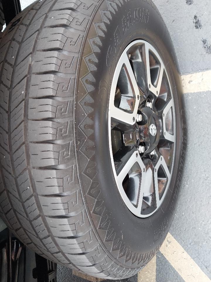Toyota Tundra 4WD Limited CrewMax 5.5' Bed 5.7L (Natl) 2018