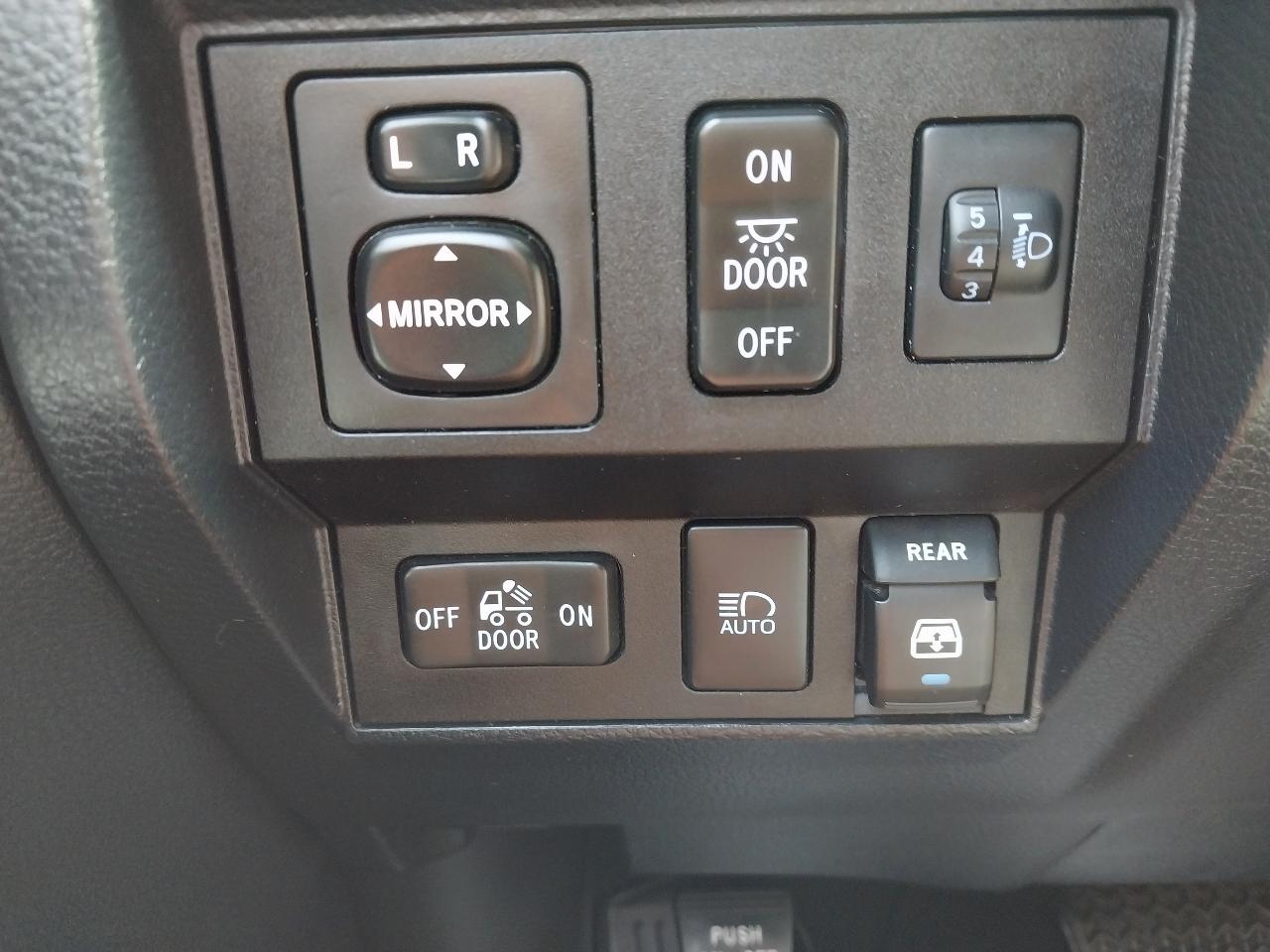 Toyota Tundra 4WD Limited CrewMax 5.5' Bed 5.7L (Natl) 2018