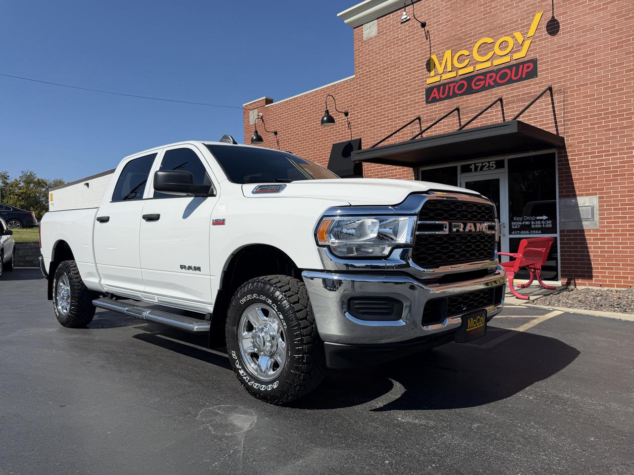 RAM 2500 Tradesman 4x4 Crew Cab 6'4" Box 2022