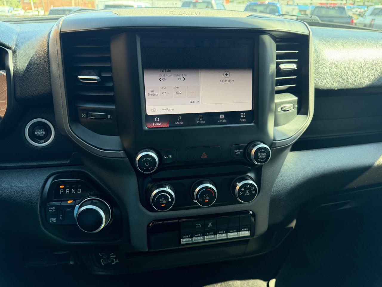 RAM 2500 Tradesman 4x4 Crew Cab 6'4" Box 2022