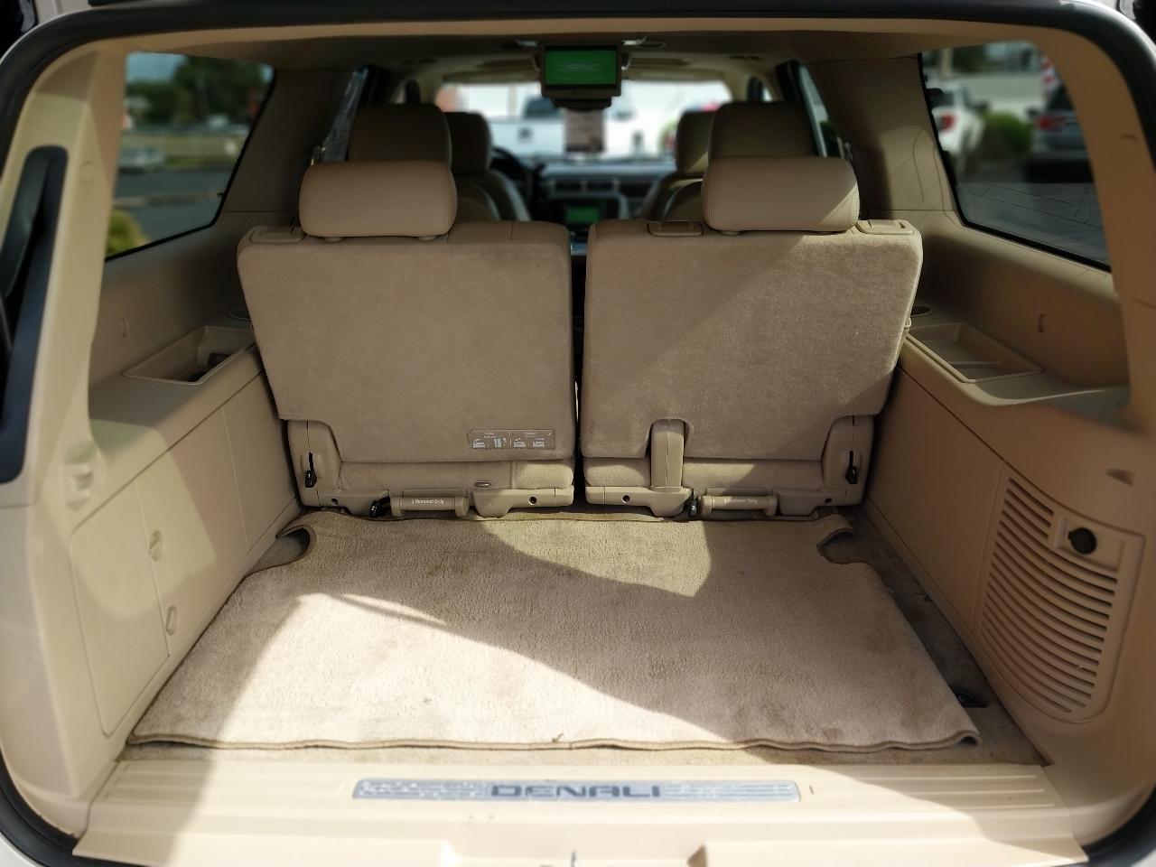 GMC Yukon XL AWD 4dr 1500 Denali 2012