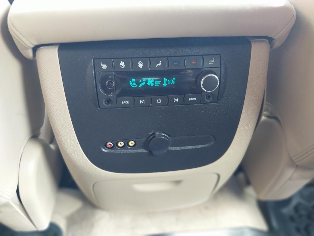 GMC Yukon XL AWD 4dr 1500 Denali 2012