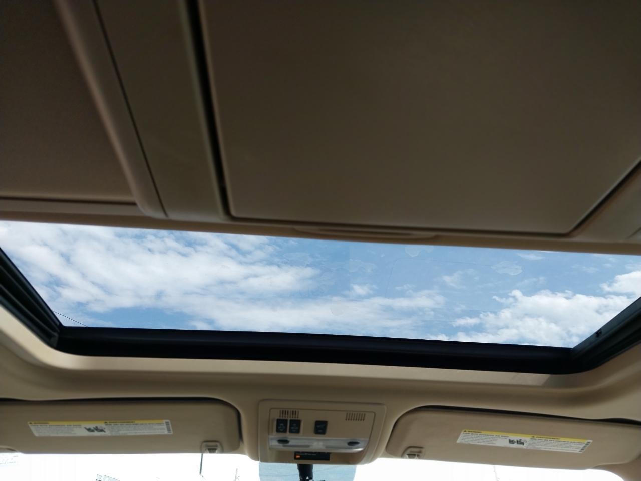 GMC Yukon XL AWD 4dr 1500 Denali 2012