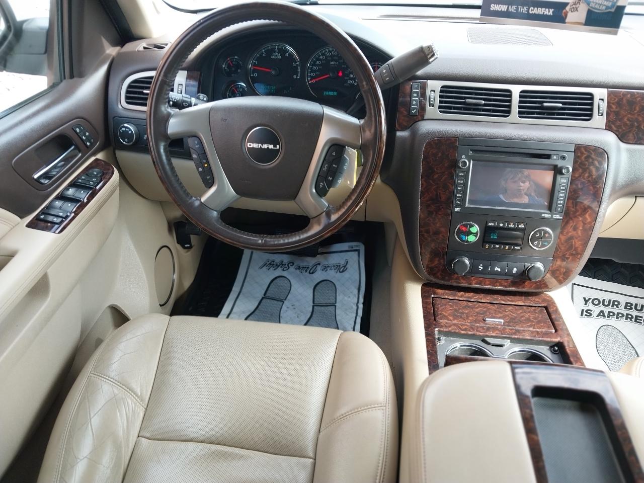 GMC Yukon XL AWD 4dr 1500 Denali 2012