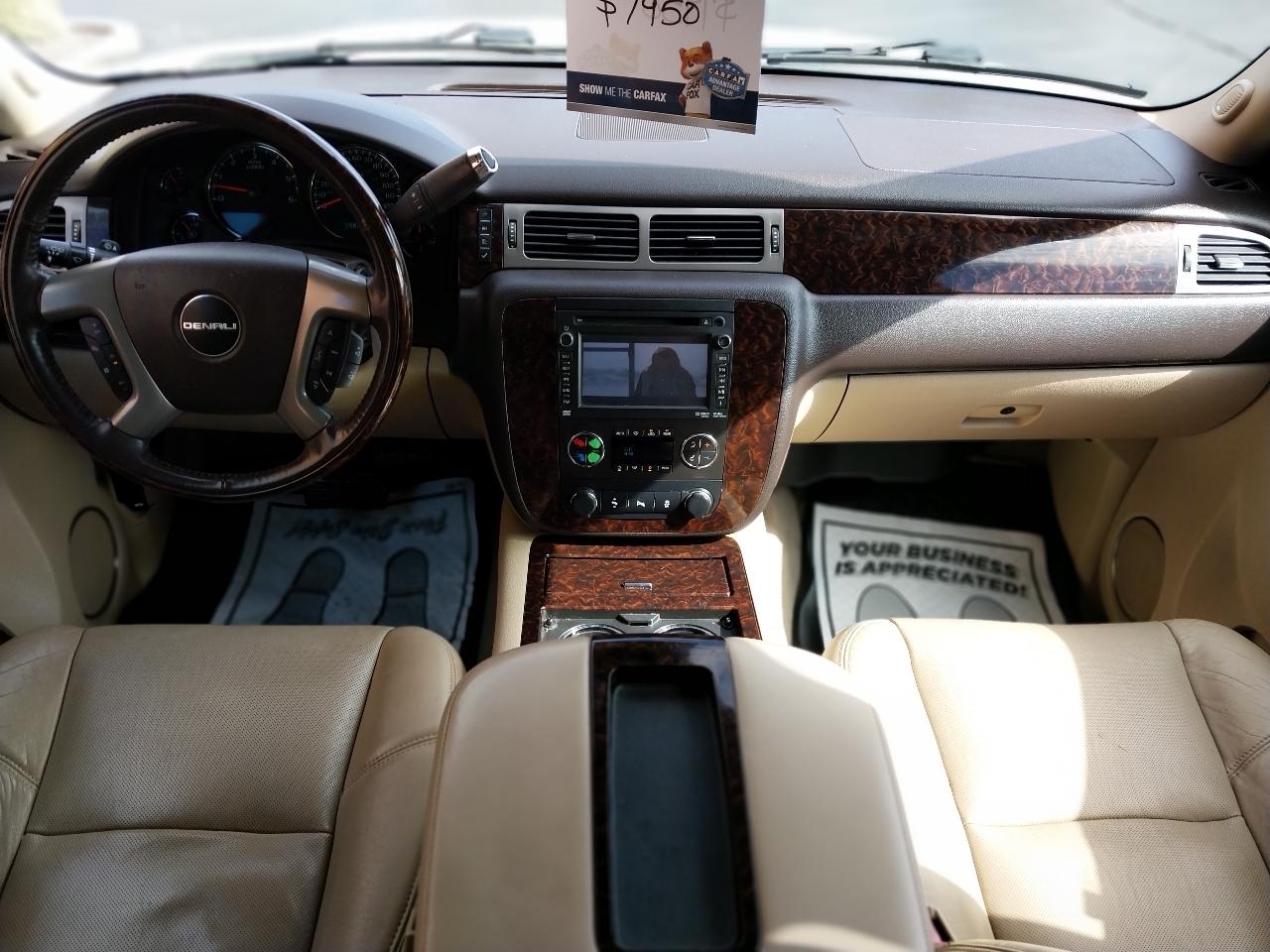GMC Yukon XL AWD 4dr 1500 Denali 2012