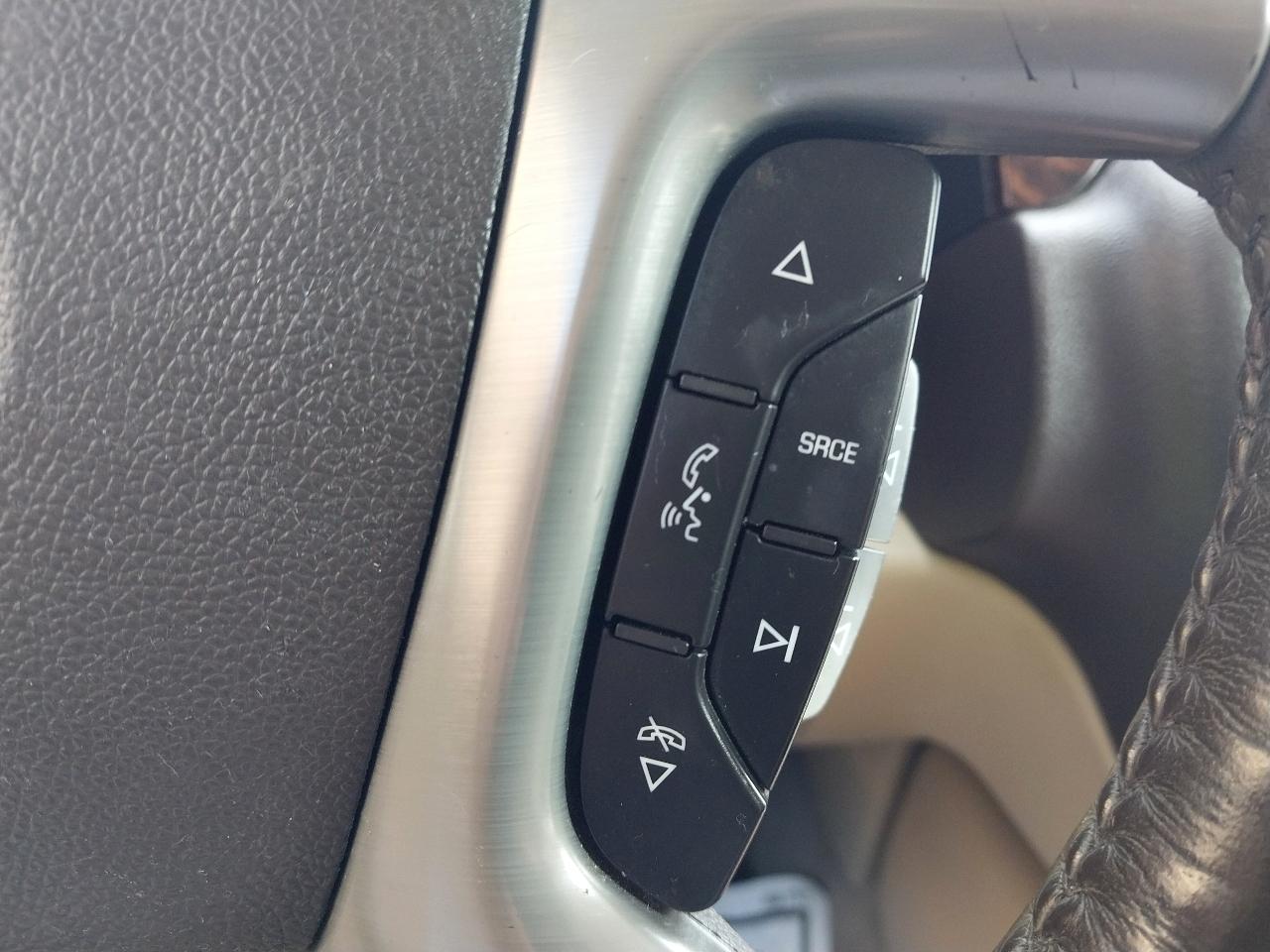 GMC Yukon XL AWD 4dr 1500 Denali 2012