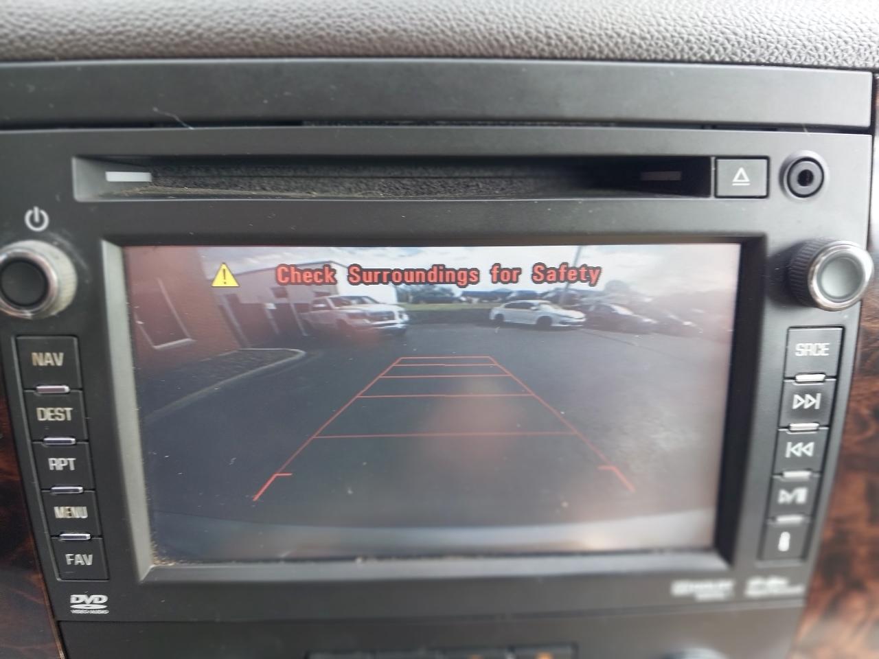 GMC Yukon XL AWD 4dr 1500 Denali 2012