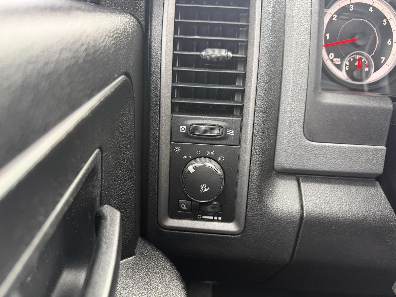 RAM 1500 4WD Quad Cab 140.5" Express 2013